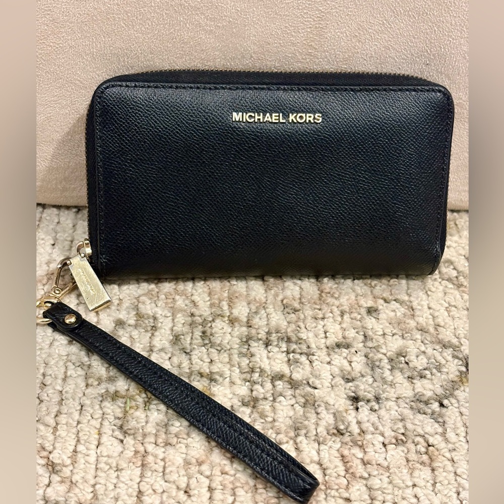Michael Kors Black Saffiano Zip Smartphone Wallet/Wristlet with Gold Hardware